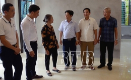 Hội N&ocirc;ng d&acirc;n th&agrave;nh phố b&agrave;n giao nh&agrave; đại đo&agrave;n kết cho hội vi&ecirc;n