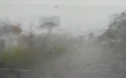 Phải l&agrave;m g&igrave; khi k&iacute;nh l&aacute;i bất ngờ bị che k&iacute;n?