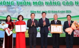 Ph&oacute; Thủ tướng Trần Lưu Quang trao danh hiệu n&ocirc;ng th&ocirc;n mới n&acirc;ng cao cho huyện Xu&acirc;n Lộc