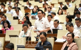 Quốc hội thảo luận về c&aacute;c dự &aacute;n luật