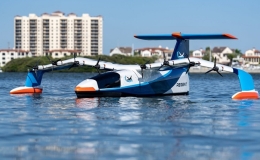 T&agrave;u biển lai m&aacute;y bay c&oacute; thể thay thế ph&agrave; chở kh&aacute;ch