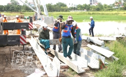  &ldquo;Vượt nắng - thắng mưa&rdquo; tr&ecirc;n c&ocirc;ng trường 