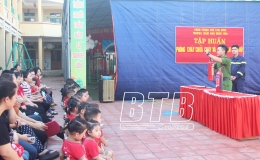 Trường Mầm non x&atilde; Đ&ocirc;ng H&ograve;a tập huấn ph&ograve;ng ch&aacute;y chữa ch&aacute;y