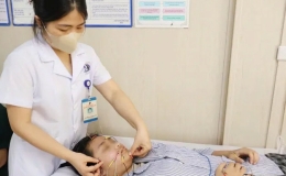 Cẩn trọng liệt mặt, m&eacute;o miệng do d&ugrave;ng điều h&ograve;a sai c&aacute;ch m&ugrave;a nắng n&oacute;ng