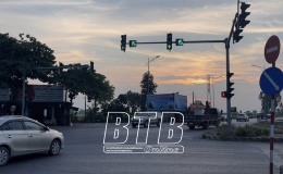 Đ&atilde; khắc phục xong sự cố hư hỏng đ&egrave;n t&iacute;n hiệu giao th&ocirc;ng tại ng&atilde; tư Đợi