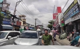 Gặp xe hỏng giữa đường, vượt b&ecirc;n tr&aacute;i hay phải?