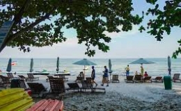 Nhu cầu du lịch h&egrave; 'lệch' về cuối tuần, v&eacute; m&aacute;y bay vẫn l&agrave; r&agrave;o cản