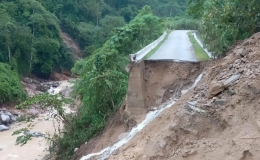 Quốc lộ 16 đứt g&atilde;y sau mưa lũ