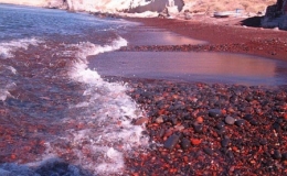 Những b&atilde;i biển tuyệt đẹp c&oacute; m&agrave;u sắc kh&aacute;c thường