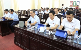 &ldquo;Kỳ họp kh&ocirc;ng giấy&rdquo; đầu ti&ecirc;n của Th&aacute;i B&igrave;nh