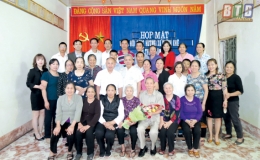 Ấm &aacute;p t&igrave;nh đồng hương