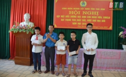 Tuy&ecirc;n dương học sinh đạt th&agrave;nh t&iacute;ch cao trong học tập