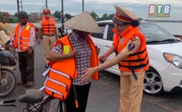 Bảo đảm an to&agrave;n giao th&ocirc;ng đường thủy nội địa trong m&ugrave;a mưa b&atilde;o