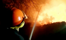 Hơn 1.000 người dập tắt vụ ch&aacute;y rừng