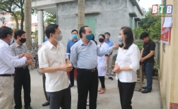 Người d&acirc;n vui mừng, phấn khởi nhận tiền hỗ trợ Covid-19 