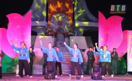  Vũ Thư li&ecirc;n hoan văn nghệ  &ldquo;Tiếng h&aacute;t tri &acirc;n c&aacute;c anh h&ugrave;ng, liệt sĩ&rdquo;