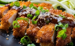 C&aacute;ch l&agrave;m m&oacute;n thịt heo cốt lết Tonkasu đơn giản tại nh&agrave;