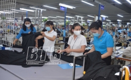 Hơn 1,1 tỷ đồng hỗ trợ chương tr&igrave;nh &ldquo;Vắc- xin cho c&ocirc;ng nh&acirc;n&rdquo;