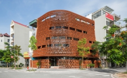 L&agrave;m tường bao bằng ng&oacute;i, nh&agrave; H&agrave; Nội khiến b&aacute;o ngoại ngỡ ng&agrave;ng