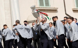 Lễ mừng c&ocirc;ng ho&agrave;nh tr&aacute;ng của t&acirc;n vương ch&acirc;u &Acirc;u Italy