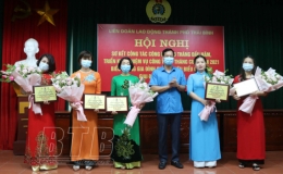 Li&ecirc;n đo&agrave;n Lao động th&agrave;nh phố: Biểu dương 5 gia đ&igrave;nh c&ocirc;ng nh&acirc;n vi&ecirc;n chức lao động ti&ecirc;u biểu cấp tỉnh