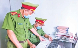 Thượng &uacute;y Nguyễn Văn Khương bắt gọn t&ecirc;n cướp manh động