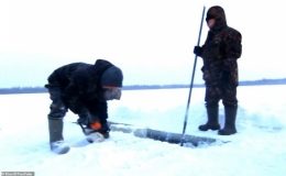 C&aacute;ch khai th&aacute;c nước uống ở nơi lạnh nhất thế giới