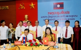 Đẩy mạnh hợp t&aacute;c to&agrave;n diện giữa Vũ Quang (H&agrave; Tĩnh) v&agrave; Khăm Cợt (L&agrave;o)