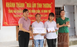 Kh&aacute;nh th&agrave;nh m&aacute;i ấm t&igrave;nh thương tặng 2 trẻ em mồ c&ocirc;i