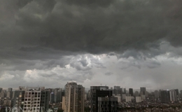 Mưa d&ocirc;ng tr&ecirc;n cả nước k&eacute;o d&agrave;i đến khoảng 22/7