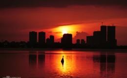 Si&ecirc;u trăng tỏa s&aacute;ng tr&ecirc;n bầu trời H&agrave; Nội