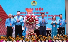C&ocirc;ng đo&agrave;n Khu kinh tế v&agrave; c&aacute;c khu c&ocirc;ng nghiệp tỉnh Th&aacute;i B&igrave;nh: Phấn đấu kết nạp mới 9.000 đo&agrave;n vi&ecirc;n c&ocirc;ng đo&agrave;n