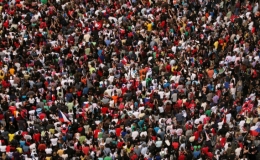 D&acirc;n số gia tăng g&acirc;y &aacute;p lực l&ecirc;n t&agrave;i nguy&ecirc;n thi&ecirc;n nhi&ecirc;n