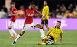 Kết quả b&oacute;ng đ&aacute;: Ph&ograve;ng ngự hớ h&ecirc;nh, Man Utd thua Dortmund