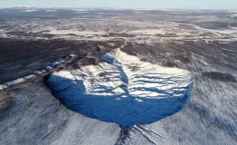 Nga: Hố băng vĩnh cửu lớn nhất thế giới ở v&ugrave;ng Viễn Đ&ocirc;ng đang tan chảy