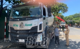 Xử phạt xe bồn b&ecirc; t&ocirc;ng dừng đỗ tr&ecirc;n đường phố g&acirc;y &aacute;ch tắc giao th&ocirc;ng