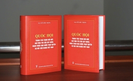 Cuốn s&aacute;ch "Quốc hội trong tiến tr&igrave;nh đổi mới đ&aacute;p ứng y&ecirc;u cầu x&acirc;y dựng, ho&agrave;n thiện Nh&agrave; nước ph&aacute;p quyền x&atilde; hội chủ nghĩa Việt Nam" của Tổng B&iacute; thư Nguyễn Ph&uacute; Trọng tiếp tục định hướng cho Quốc hội kh&ocirc;ng ngừng đổi mới v&agrave; ph&aacute;t triển