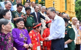 Chủ tịch nước T&ocirc; L&acirc;m: Người c&oacute; c&ocirc;ng lu&ocirc;n phải được hưởng đầy đủ th&agrave;nh quả của sự nghiệp đổi mới đất nước