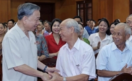 Chủ tịch nước T&ocirc; L&acirc;m tiếp x&uacute;c cử tri tại tỉnh Hưng Y&ecirc;n