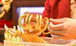 Gi&aacute; v&agrave;ng h&ocirc;m nay 9/7: Nh&agrave; đầu tư chốt lời, v&agrave;ng lao dốc