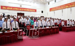 Khai mạc trọng thể kỳ họp thứ t&aacute;m, HĐND tỉnh kh&oacute;a XVII, nhiệm kỳ 2021 - 2026