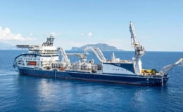 Lắp đặt c&aacute;p dưới biển s&acirc;u nhất thế giới