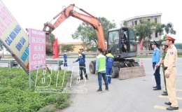 Quyết liệt giải tỏa vi phạm h&agrave;nh lang ATGT 