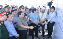 Thủ tướng Phạm Minh Ch&iacute;nh thị s&aacute;t tuyến cao tốc Cần Thơ-C&agrave; Mau qua tỉnh Hậu Giang