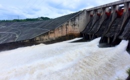 Thủy điện H&ograve;a B&igrave;nh mở cửa xả thứ 4