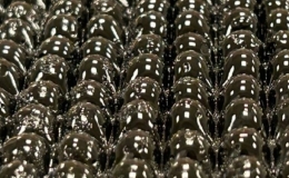 M&agrave;ng bong b&oacute;ng sản xuất nước uống tr&ecirc;n sa mạc