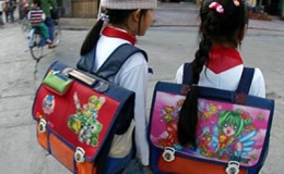 Cặp s&aacute;ch n&agrave;o tốt cho sức khoẻ của trẻ?
