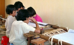 Dang rộng v&ograve;ng tay y&ecirc;u thương