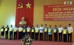 Hưng H&agrave;: C&ocirc;ng bố quyết định s&aacute;p nhập, tổ chức lại c&aacute;c trường mầm non, tiểu học, THCS