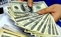 Ng&acirc;n h&agrave;ng đồng loạt tăng gi&aacute; USD